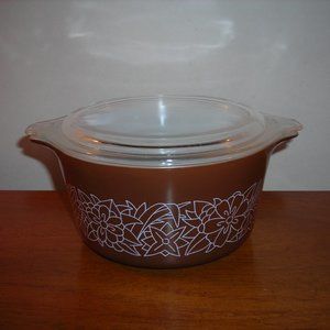 SOLD.....Woodland brown w/ white flowers round PYREX Casserole Dish, 473-B w/lid